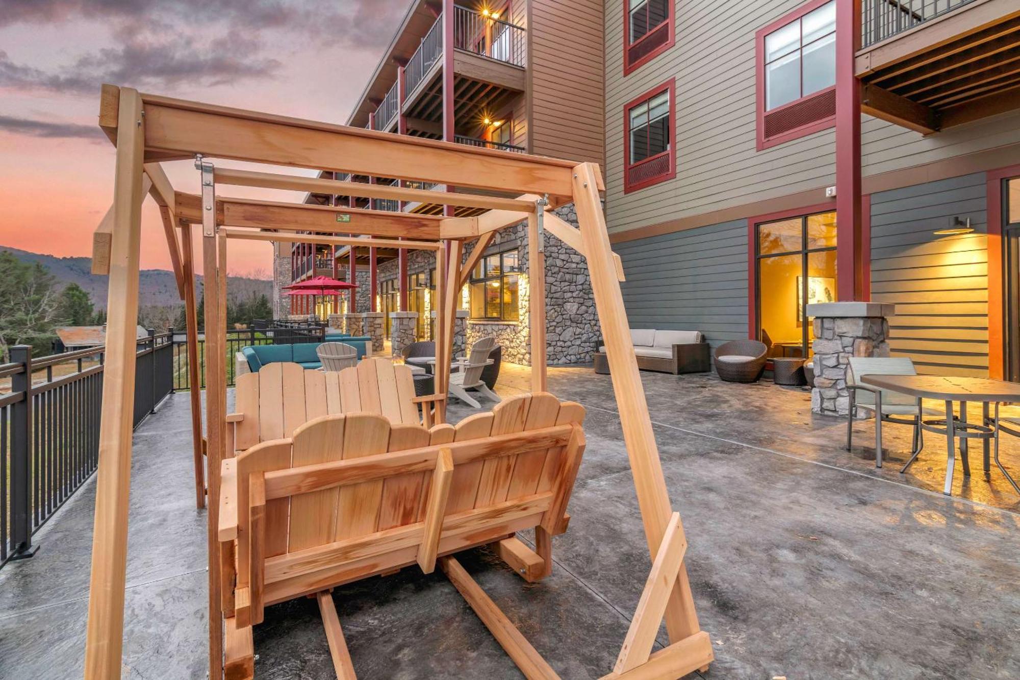 Cambria Hotel Lake Placid - Lakeside Resort Exterior foto
